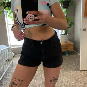 PAC SUN / SIZE 28 / BLACK HIGH WAIST SHORTS
